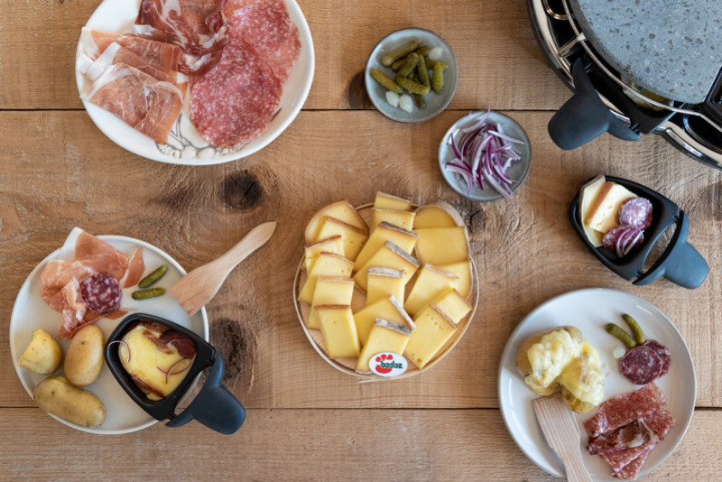 Quelle quantité de raclette prévoir pour une soirée