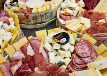 Combien de fromage prévoir par personne ? Le guide complet !